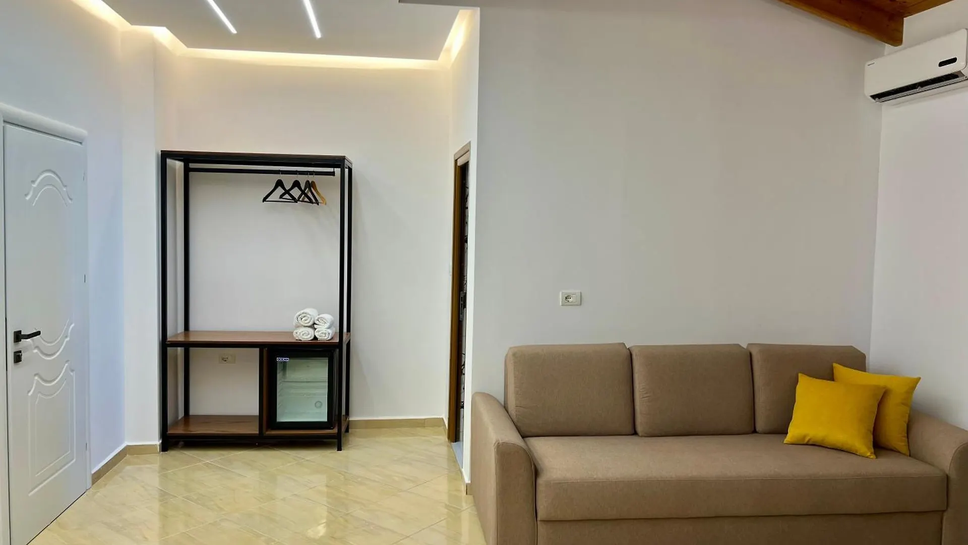 Dine Hotel Ksamil 0*,