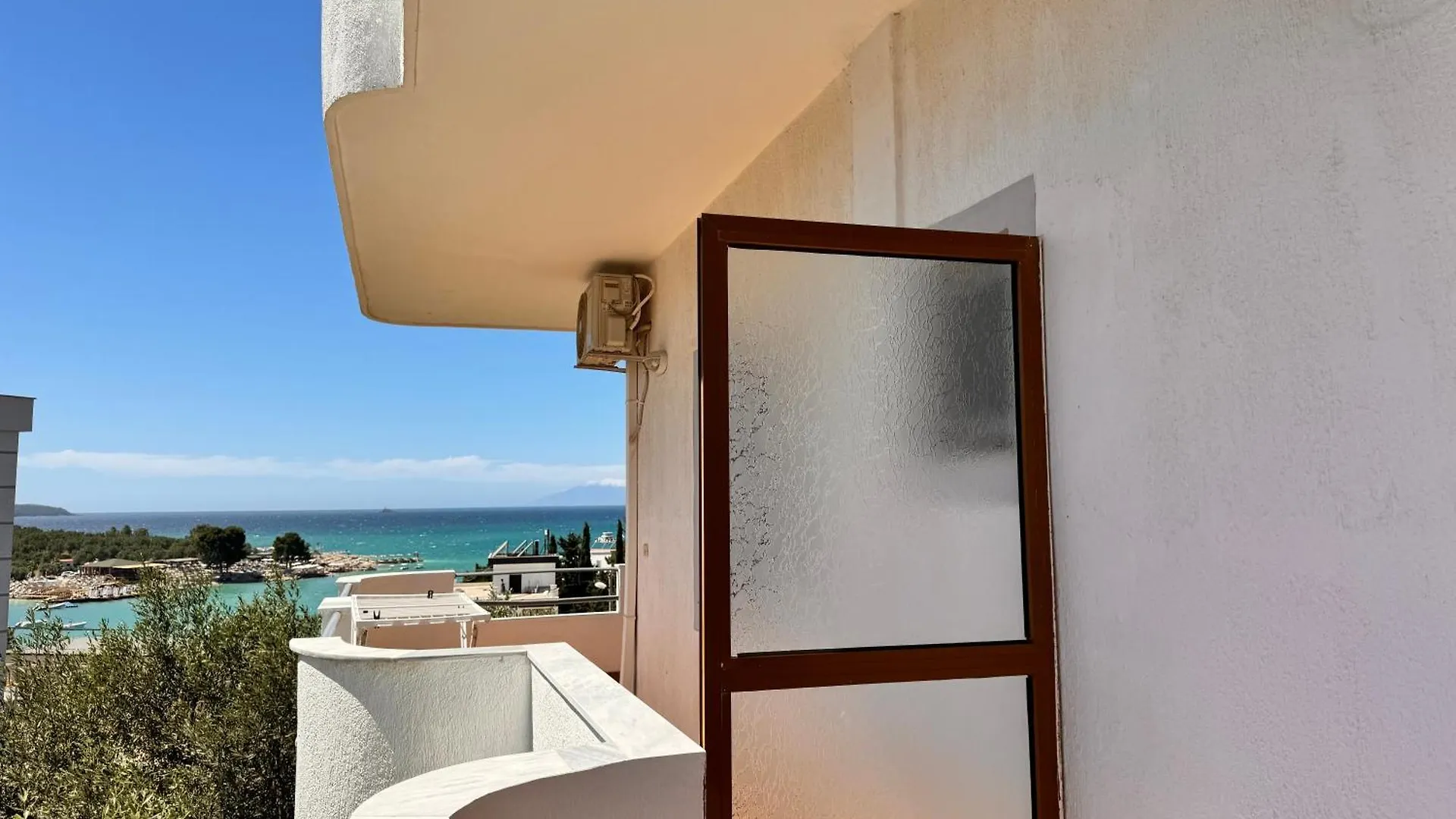 Dine Hotel Ksamil 0*,