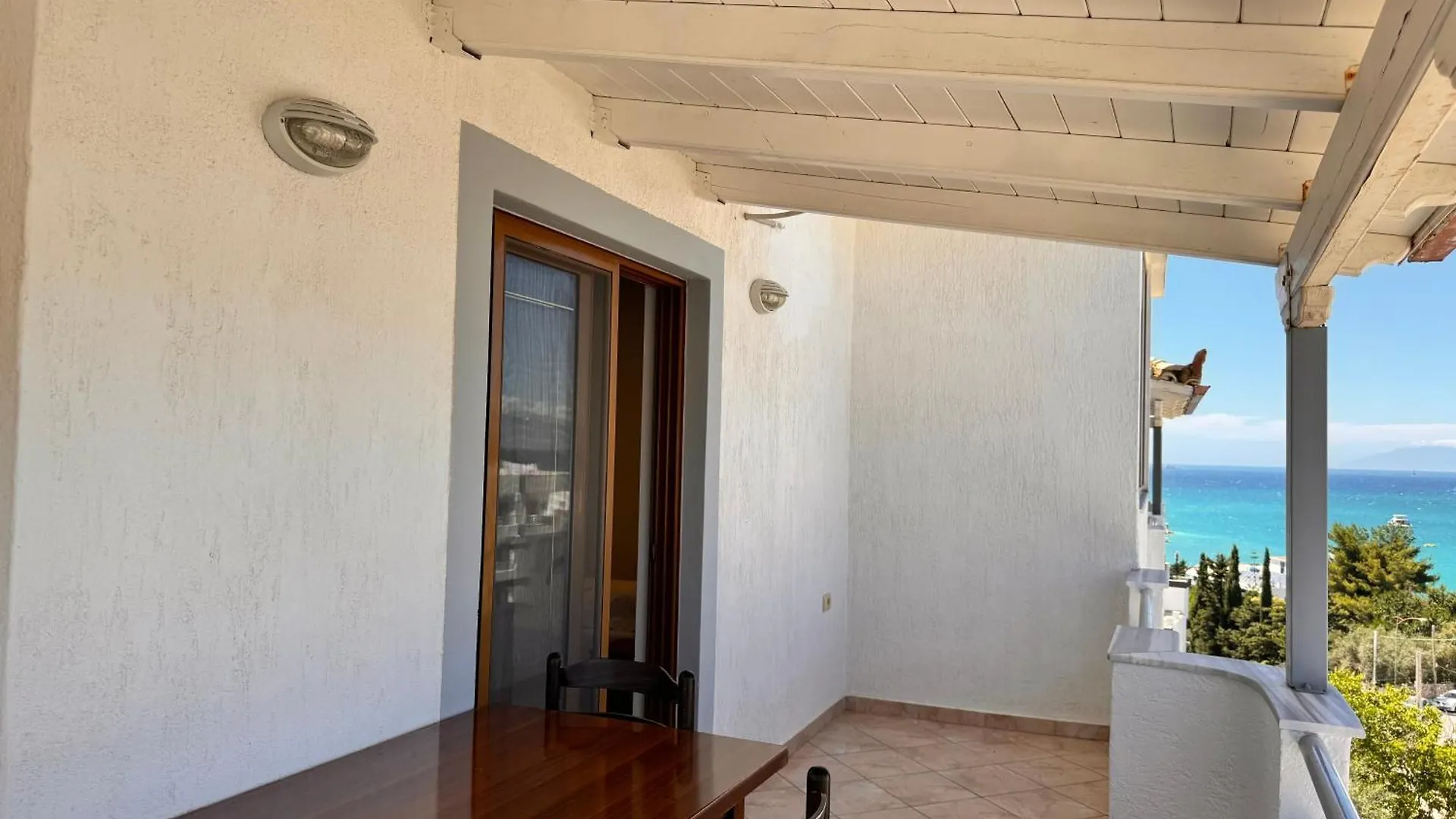 Dine Hotel Ksamil Apartment