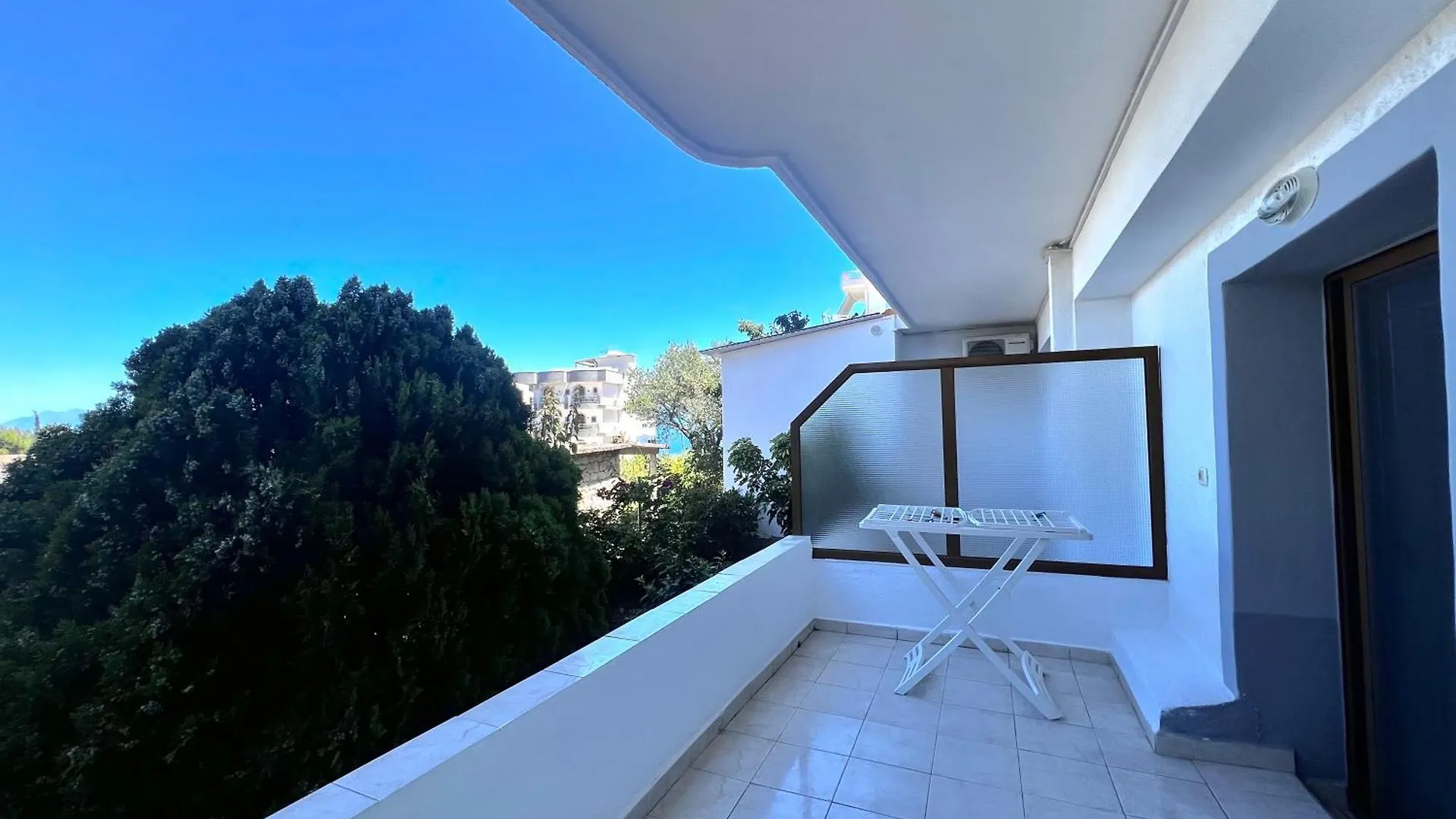 Dine Hotel Ksamil Apartment