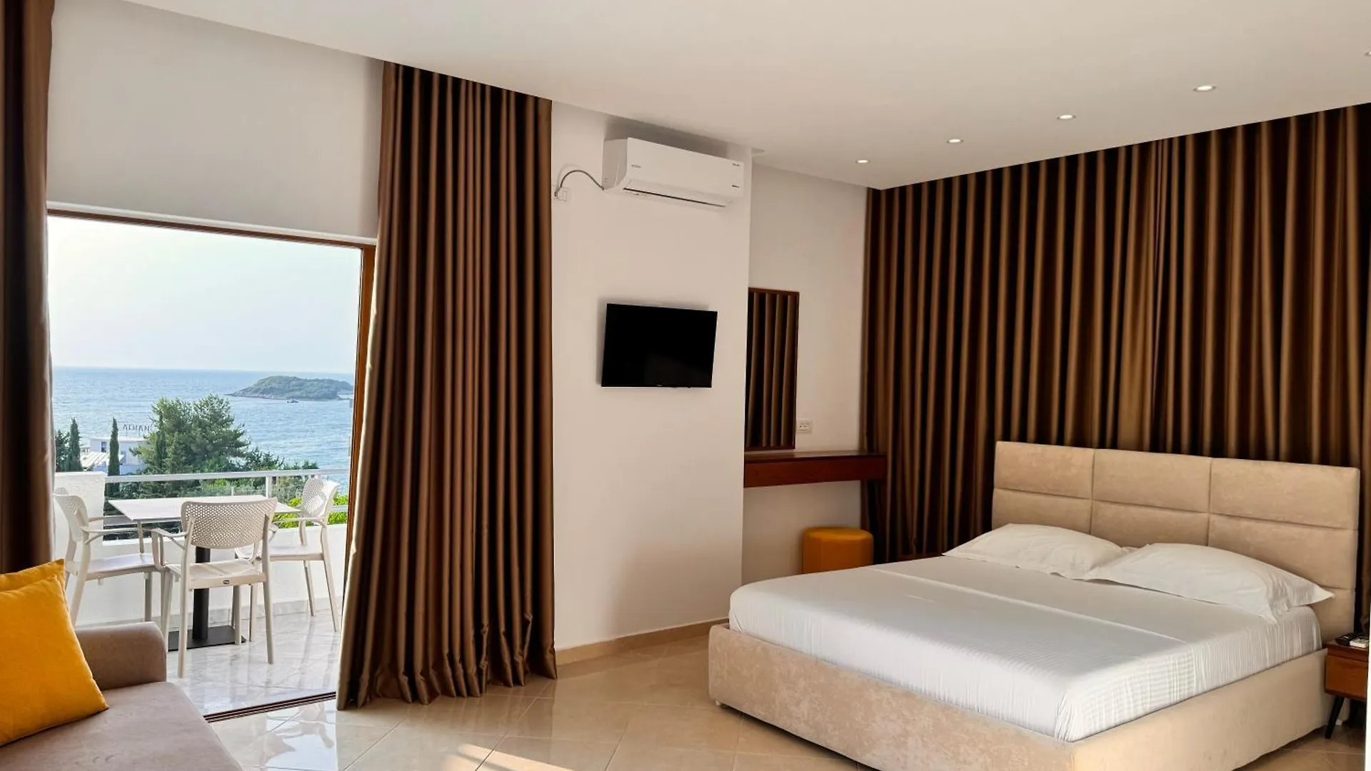 Dine Hotel Ksamil 0*,  Albania