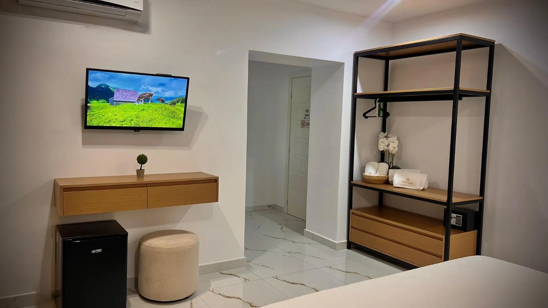 Dine Hotel Ksamil Apartment