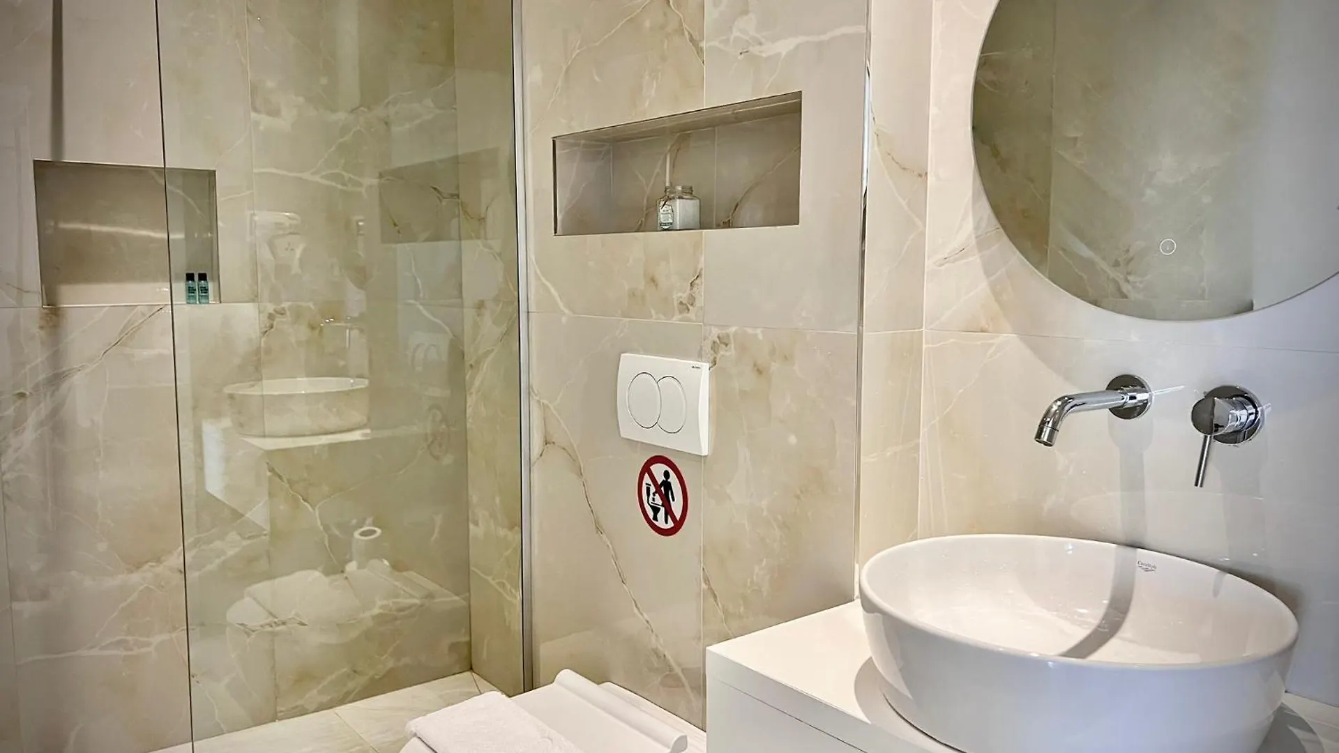 Dine Hotel Ksamil
