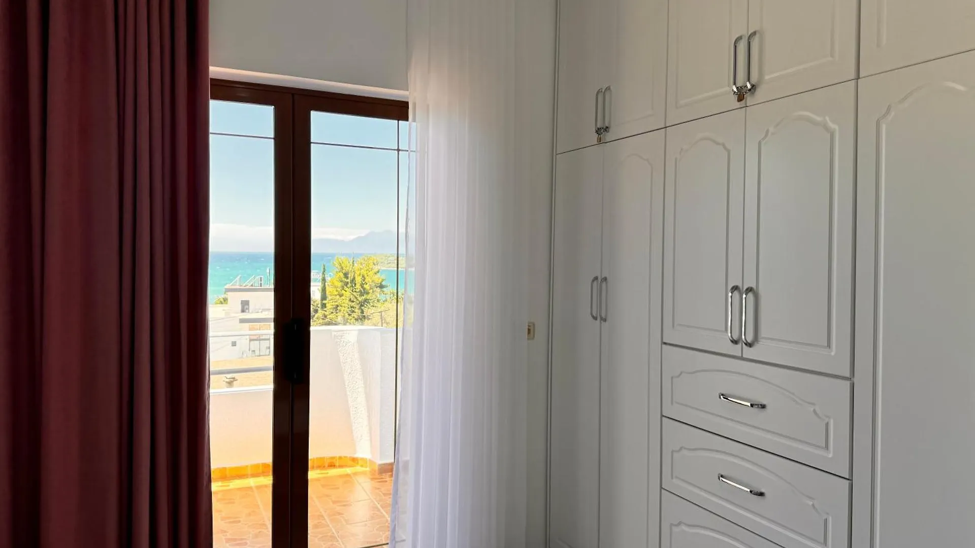 Dine Hotel Ksamil 0*,  Albania
