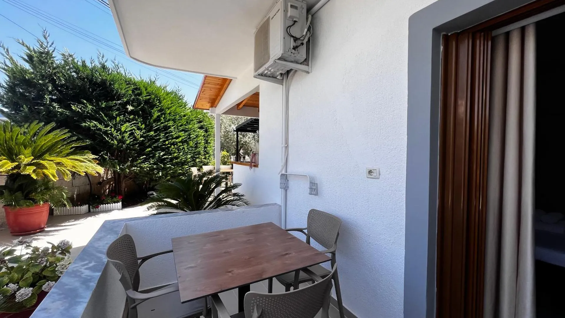 Dine Hotel Ksamil Albania
